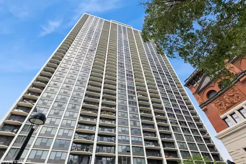 1560 N Sandburg Ter #2105, Chicago, IL 60610