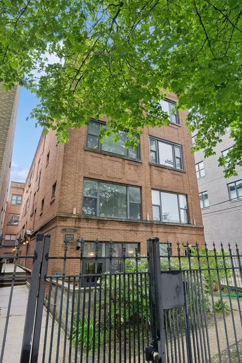 5730 N Hermitage Ave #2, Chicago, IL 60660