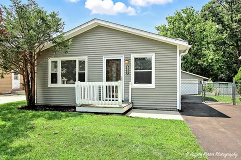 1213 N Oak Ter, Round Lake Beach, IL 60073