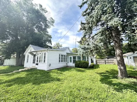 702 W Green St, Farmer City, IL 61842