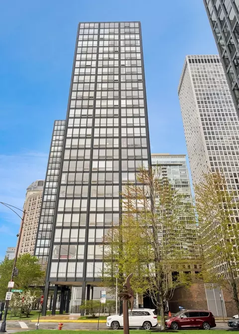 880 N Lake Shore Dr #6G, Chicago, IL 60611
