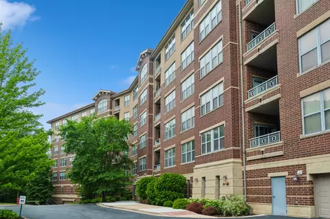 9360 Skokie Blvd #414, Skokie, IL 60077