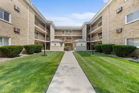 7206 W Wellington Ave #2A, Chicago, IL 60707