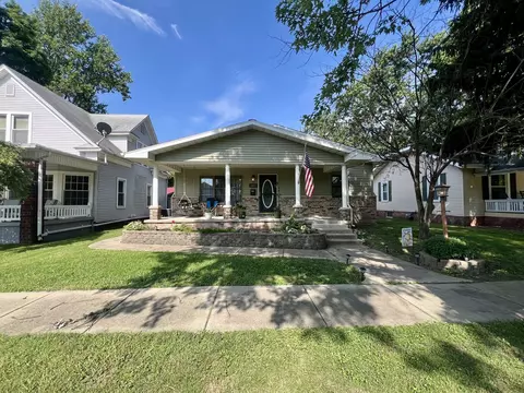 1013 15th St, Mattoon, IL 61938