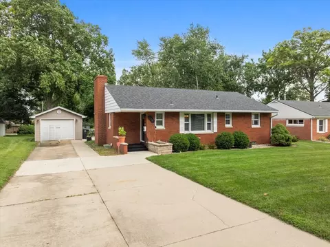 110 Eastview Dr, Normal, IL 61761