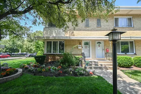 1927 Lee St, Evanston, IL 60202