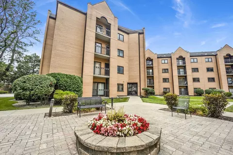 7420 W Lawrence Ave #411, Harwood Heights, IL 60706