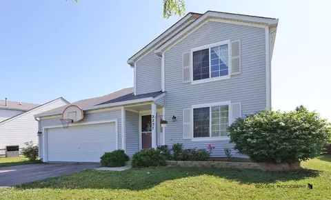 2227 N Quaker Hollow Ln, Round Lake Beach, IL 60073