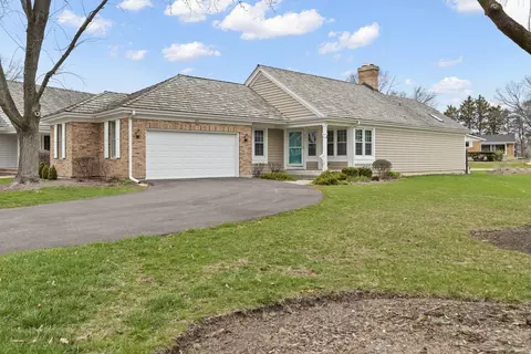 401 Park Barrington Dr, Barrington, IL 60010