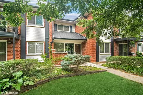 1102 N Dale Ave #2C, Arlington Heights, IL 60004