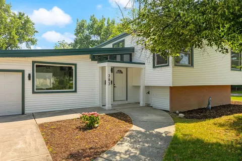 383 N Lincoln Ave, Villa Park, IL 60181