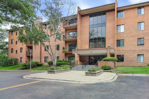709 79th St #307, Darien, IL 60561