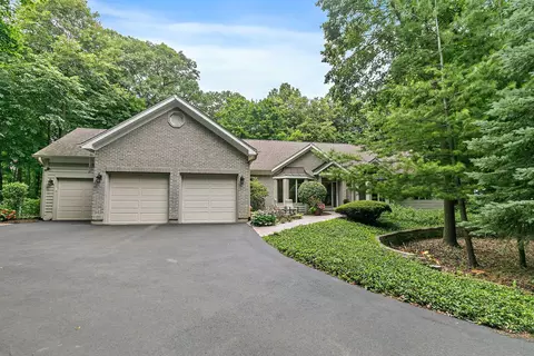 8 N644 Wood Bridge Ln, Elgin, IL 60124