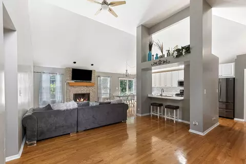 25548 W Gateway Cir, Plainfield, IL 60585 photo 3