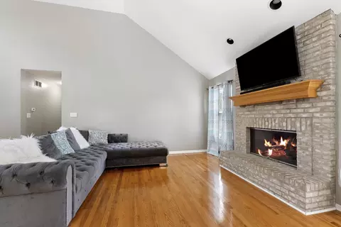 25548 W Gateway Cir, Plainfield, IL 60585 photo 4
