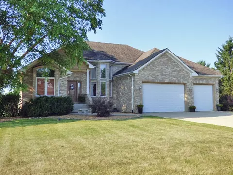 41 W951 Hunters Hill Dr, Saint Charles, IL 60175