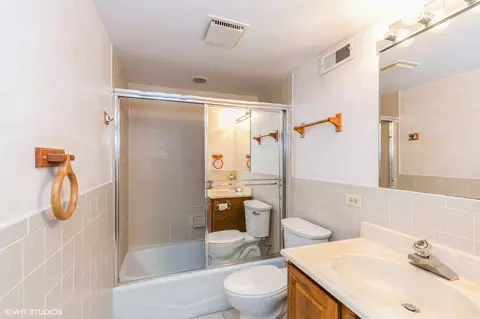 Bath - 14353 Kostner Ave, Midlothian, IL 60445 photo 2 of 2