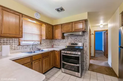 Kitchen - 14353 Kostner Ave, Midlothian, IL 60445 photo 3 of 4