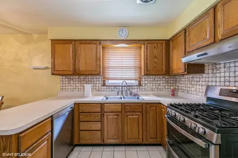 Kitchen - 14353 Kostner Ave, Midlothian, IL 60445 photo 2 of 4