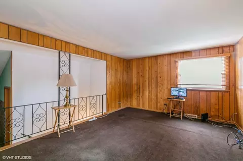 Living - 14353 Kostner Ave, Midlothian, IL 60445 photo 3 of 4