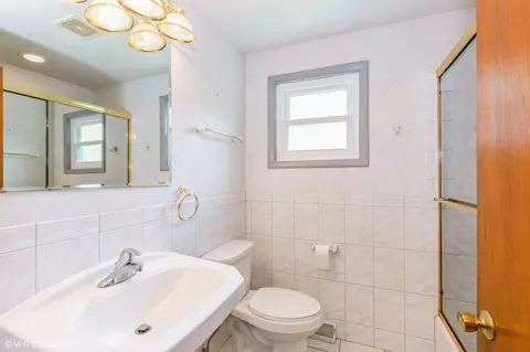 Bath - 14353 Kostner Ave, Midlothian, IL 60445 photo 1 of 2