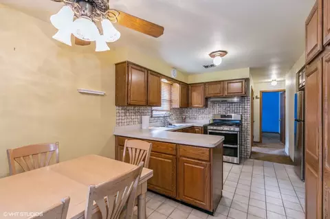 Kitchen - 14353 Kostner Ave, Midlothian, IL 60445 photo 4 of 4