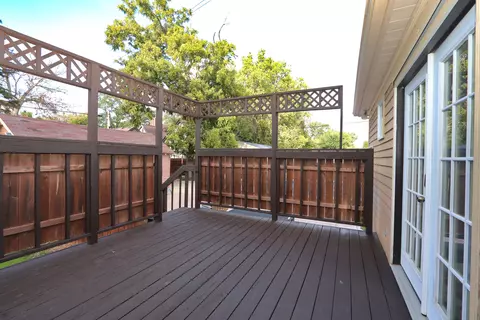 Exterior - 402 E Van Buren St, Ottawa, IL 61350 photo 3 of 10