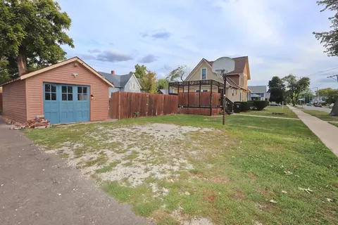 Exterior - 402 E Van Buren St, Ottawa, IL 61350 photo 2 of 10