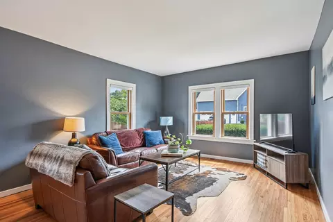 Living - 402 E Van Buren St, Ottawa, IL 61350 photo 2 of 3