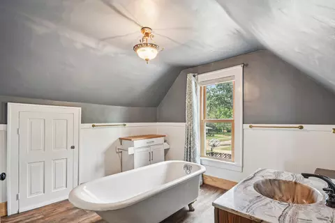 Bath - 402 E Van Buren St, Ottawa, IL 61350 photo 2 of 3