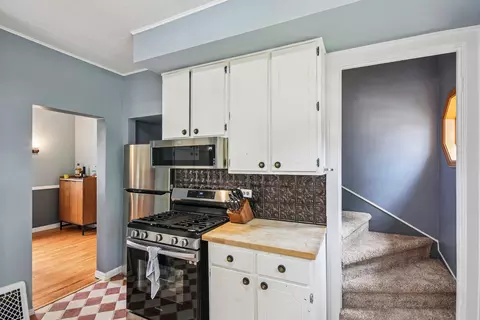 Kitchen - 402 E Van Buren St, Ottawa, IL 61350 photo 4 of 4
