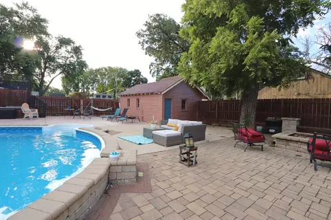 Exterior - 402 E Van Buren St, Ottawa, IL 61350 photo 6 of 10