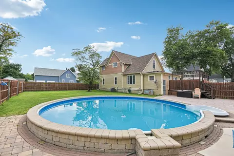 Exterior - 402 E Van Buren St, Ottawa, IL 61350 photo 8 of 10