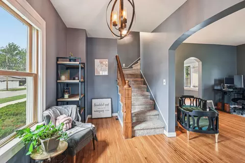 Entry Way - 402 E Van Buren St, Ottawa, IL 61350 photo 1 of 4
