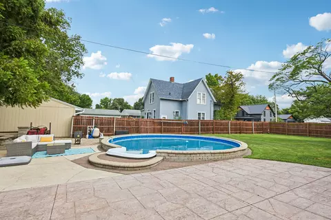 Exterior - 402 E Van Buren St, Ottawa, IL 61350 photo 7 of 10