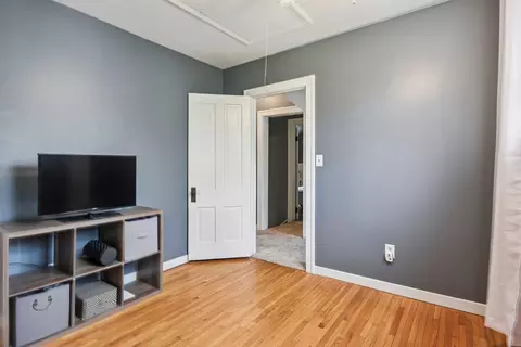 Bedroom - 402 E Van Buren St, Ottawa, IL 61350 photo 2 of 6