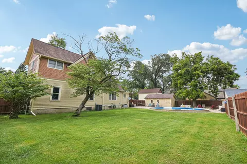 Exterior - 402 E Van Buren St, Ottawa, IL 61350 photo 10 of 10