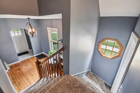 Entry Way - 402 E Van Buren St, Ottawa, IL 61350 photo 3 of 4
