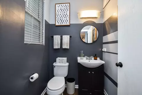 Bath - 772 Panorama Ct, Aurora, IL 60502 photo 1 of 3