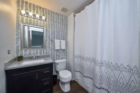 Bath - 772 Panorama Ct, Aurora, IL 60502 photo 3 of 3