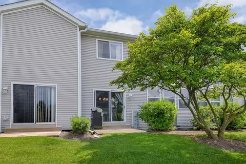 Exterior - 772 Panorama Ct, Aurora, IL 60502 photo 2 of 2