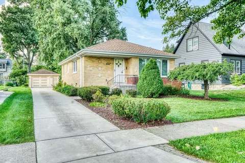 9026 Roach Ave, Brookfield, IL 60513