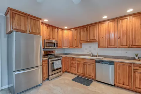 Kitchen - 3715 Jay Ln, Rolling Meadows, IL 60008 photo 2 of 2
