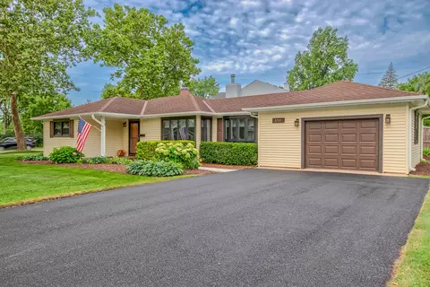 3715 Jay Ln, Rolling Meadows, IL 60008