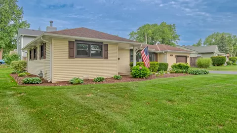 Exterior - 3715 Jay Ln, Rolling Meadows, IL 60008 photo 3 of 5