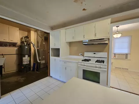 Kitchen - 3620 Arthur Ter, Markham, IL 60426 photo 2 of 3