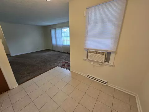 Living - 3620 Arthur Ter, Markham, IL 60426 photo 5 of 8