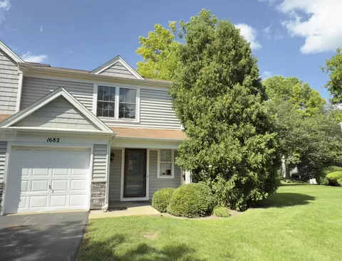 1682 College Green Ave, Elgin, IL 60123