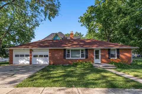 26 E Tyler St, Oswego, IL 60543