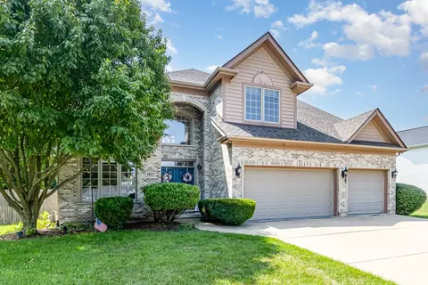 1819 Country Hills Dr, Yorkville, IL 60560
